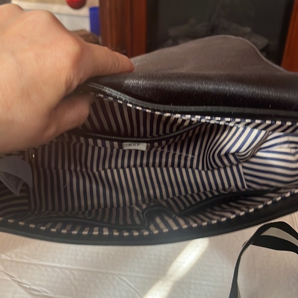Gap Woman’s Crossbody Bag - Picture 5 of 9